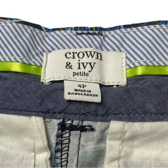 Crown & Ivy Wm’s Sz 4P All Over Elephant Design Longer Shorts - Picture 3 of 4